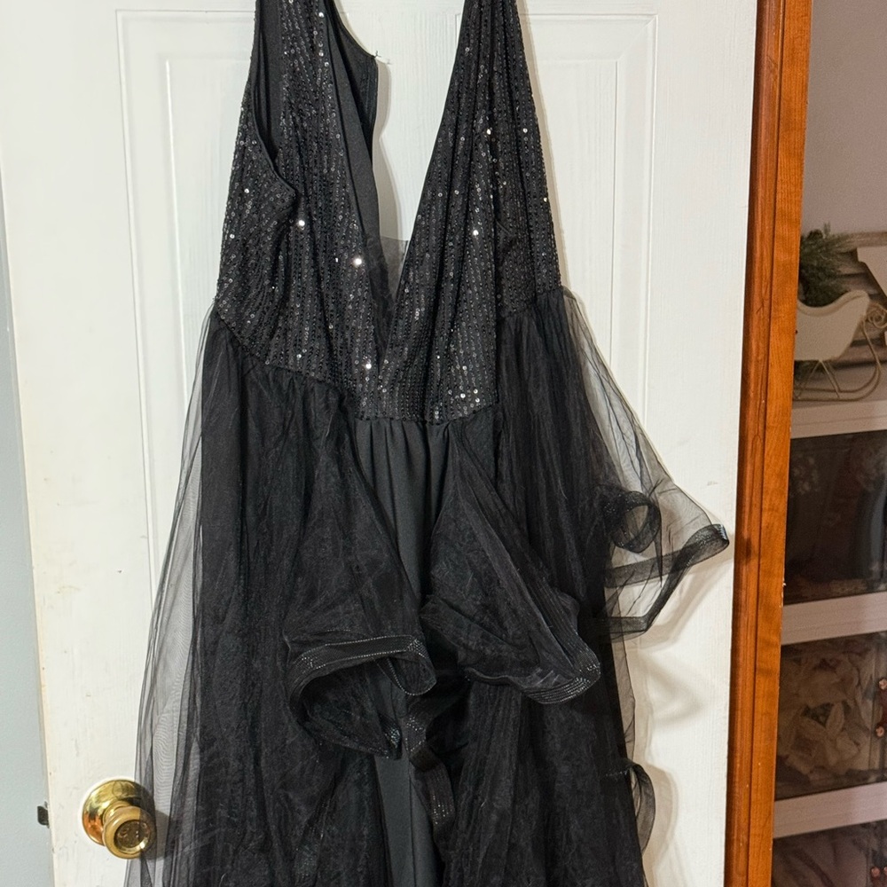 Elegant Black Sequin Prom Dress